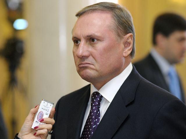 З усіх лідерів фракцій російською у Раді виступив лише регіонал Єфремов З усіх лідерів фракцій російською у Раді виступив лише регіонал Єфремов