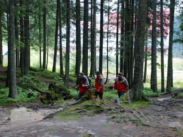 На Івано-Франківщині знайшли іноземних туристів, які заблукали в горах (Відео) На Івано-Франківщині знайшли іноземних туристів, які заблукали в горах (Відео)