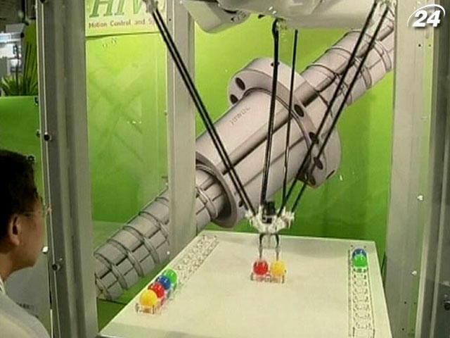 Выставка робототехники: экзоскелет, роботизированная рука, транспортер для госпиталей