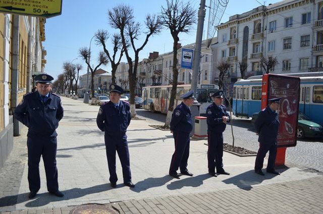 Янукович хоче молодшої міліції Янукович хоче молодшої міліції