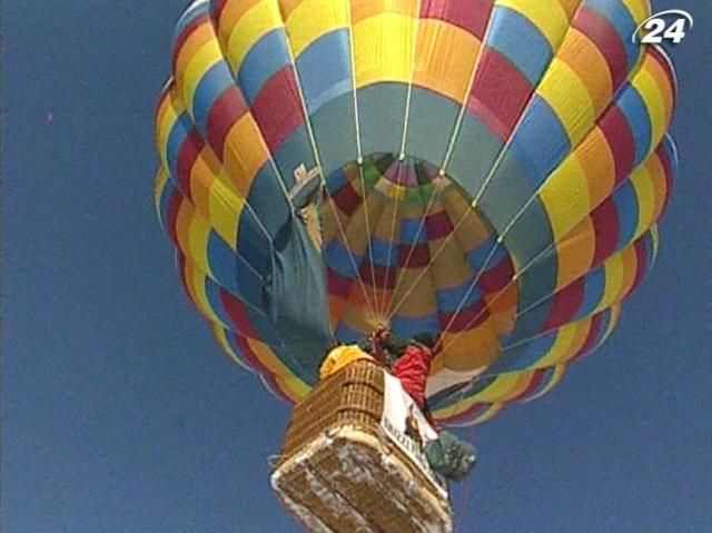 Воздухоплавание - незабываемая красота над заснеженными горами Воздухоплавание - незабываемая красота над заснеженными горами