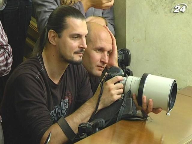 Регионалы опасаются, чтобы техника журналистов не упала им на головы Регионалы опасаются, чтобы техника журналистов не упала им на головы