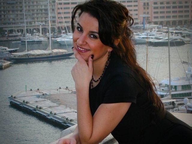 На сайті оперної діви Абдулліної почалась "війна" нецензурних коментарів На сайті оперної діви Абдулліної почалась "війна" нецензурних коментарів