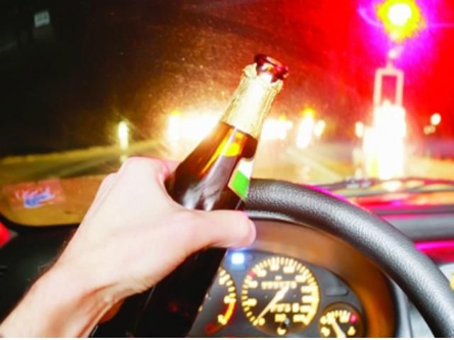 На Львівщині п'яний молодик в'їхав у приміщення вокзалу На Львівщині п'яний молодик в'їхав у приміщення вокзалу