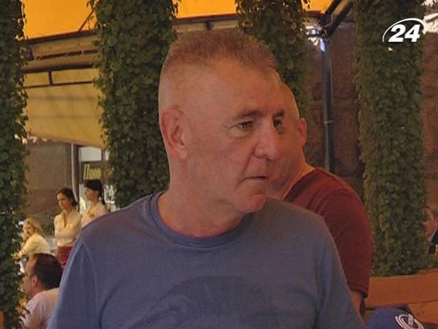 Украинцы первые начали показывать неприличные жесты, - британский болельщик Украинцы первые начали показывать неприличные жесты, - британский болельщик