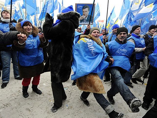 В Киеве бюджетников заставляют вступать в Партию регионов, - УДАР