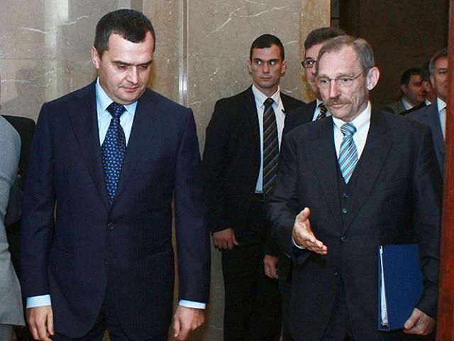 В Угорщині Захарченку показали як працює місцева поліція В Угорщині Захарченку показали як працює місцева поліція