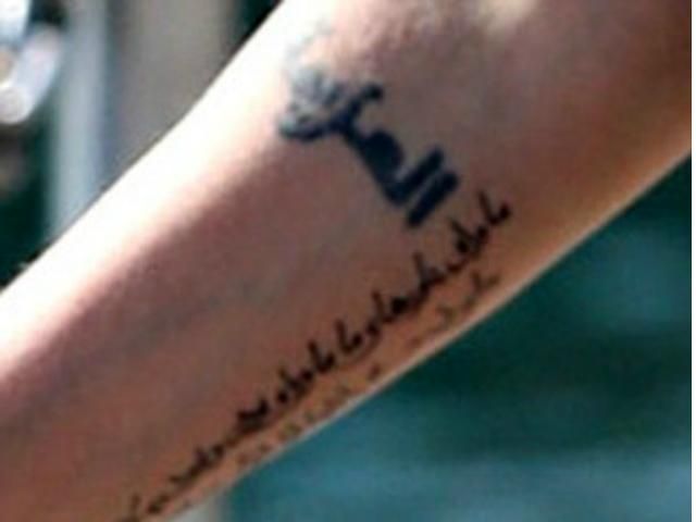 Анджелина Джоли украсила тело новым тату (Фото) Анджелина Джоли украсила тело новым тату (Фото)