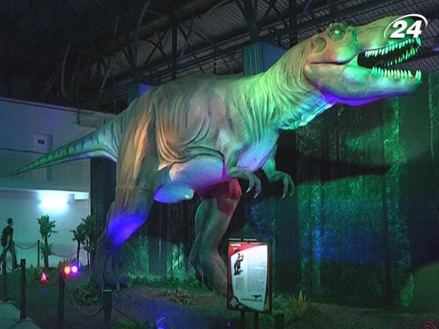 В Киев приехала самая большая в мире выставка динозавров