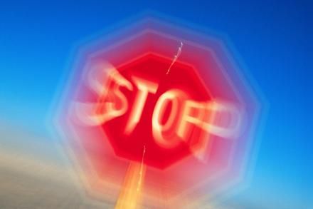 У вантажівки відмовили гальма, вона врізалася в кілька легковиків (Фото) У вантажівки відмовили гальма, вона врізалася в кілька легковиків (Фото)