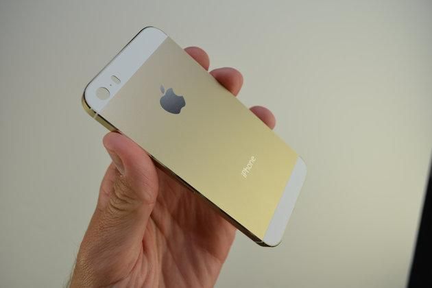 Apple представила аж 2 новых айфона