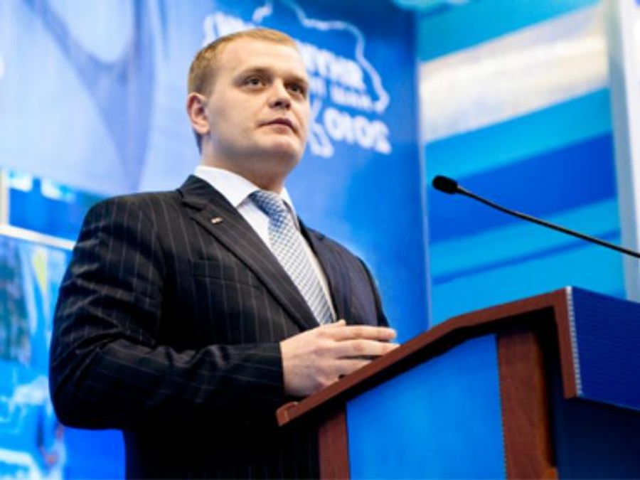 У Києві пограбували регіонала: з Lexus витягнули паспорт, iPad та 18 тисяч гривень У Києві пограбували регіонала: з Lexus витягнули паспорт, iPad та 18 тисяч гривень