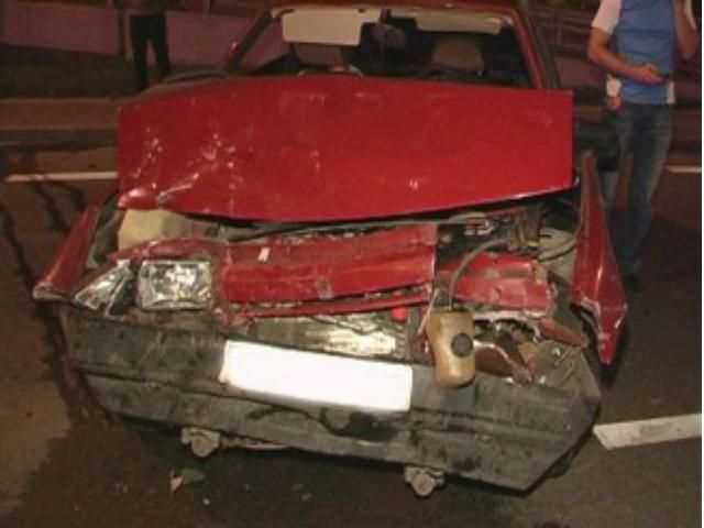 В тройной аварии в Киеве пострадали два человека (Фото) В тройной аварии в Киеве пострадали два человека (Фото)