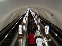 У Києві зупинилося метро: на колію впав пасажир