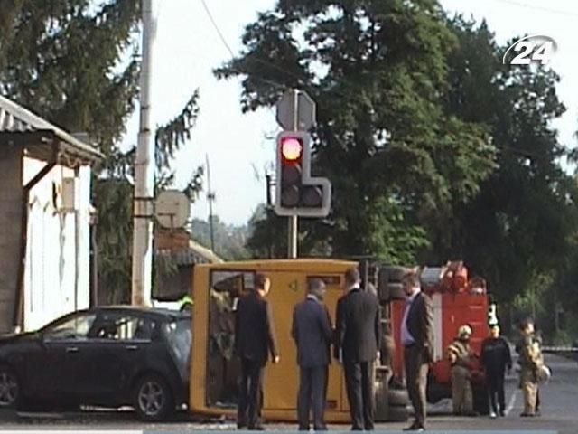 В Сумах столкнулись автомобиль и маршрутка. Есть погибшие В Сумах столкнулись автомобиль и маршрутка. Есть погибшие