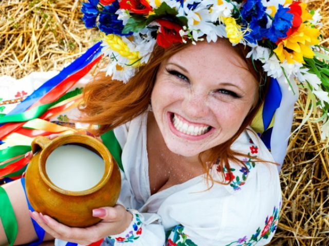 Более трети украинцев счастливы, что живут в Украине, - опрос