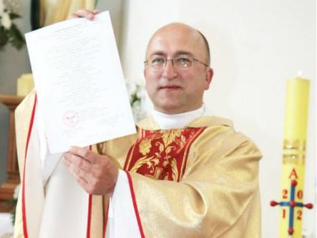 Білоруського католицького священника звинувачують у зраді батьківщини  