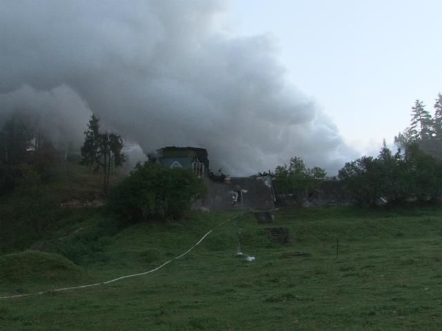 Страшна пожежа у психлікарні під Новгородом: 2 людини загинули, доля 35 невідома (Фото)