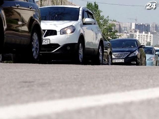 В Україні побудують першу платну дорогу В Україні побудують першу платну дорогу