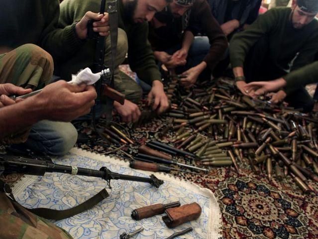 В Сирии боевики Аль-Каиды объявили войну своим экс-союзникам В Сирии боевики Аль-Каиды объявили войну своим экс-союзникам