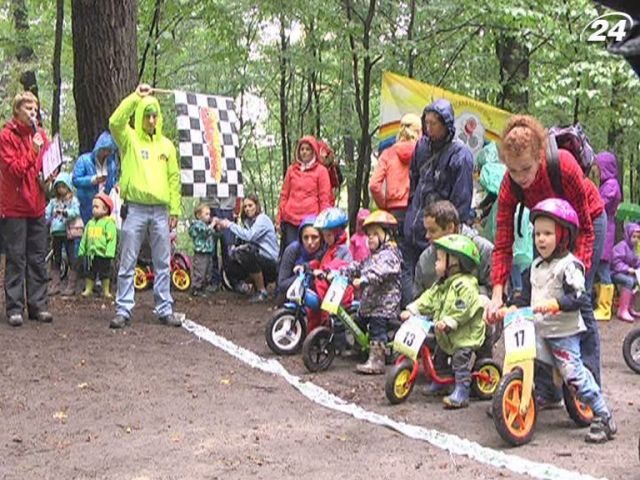 В столице под дождем праздновали День физкультуры В столице под дождем праздновали День физкультуры