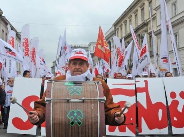 Майже 100 тисяч поляків вийшли на антиурядовий протест 