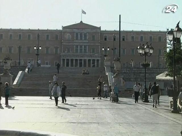 Грецьким держслужбовцям скоротили відпустки Грецьким держслужбовцям скоротили відпустки