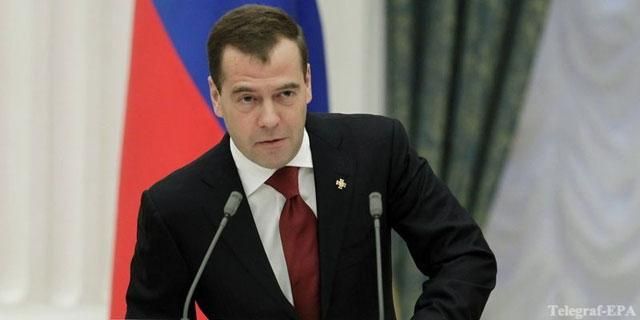 Азаров поздравил Медведева с днем рождения