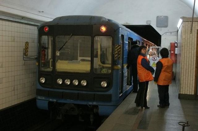 У Києві чоловік у метро кинувся під поїзд 