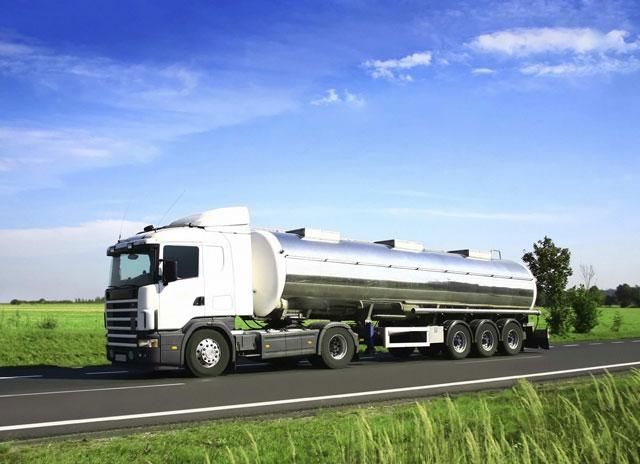 На Кировоградщине 7 тонн горючего вытекло на дорогу из грузовика На Кировоградщине 7 тонн горючего вытекло на дорогу из грузовика