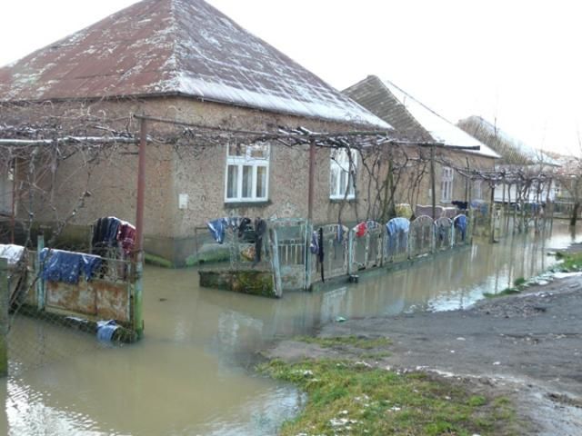 Закарпатью угрожают сильные паводки из-за непогоды Закарпатью угрожают сильные паводки из-за непогоды