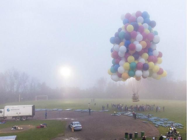 Американец пытался пересечь Атлантику на воздушных шариках (Фото. Видео)