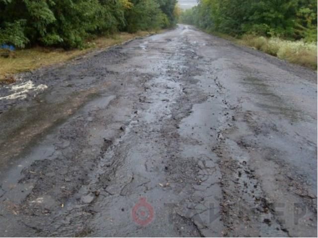 В Одесской области вода сошла вместе с асфальтом (Фото)