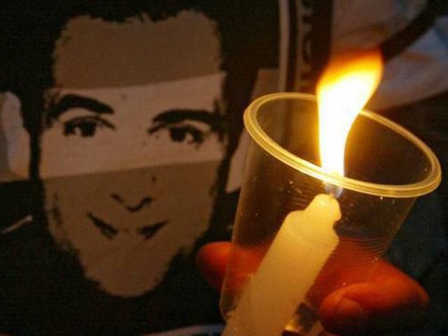 "Тітушки" заважають вшановувати пам'ять Гонгадзе у Донецьку "Тітушки" заважають вшановувати пам'ять Гонгадзе у Донецьку