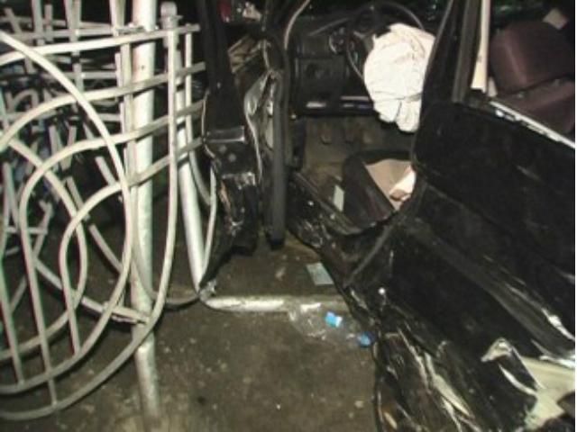 Два легковики розбилися у нічній ДТП у Києві (Фото) Два легковики розбилися у нічній ДТП у Києві (Фото)