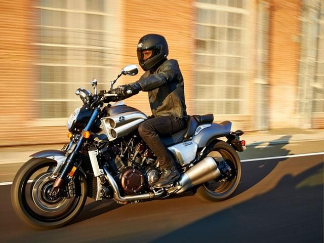 Новенький байк від Yamaha наділений інтелектом спортивного мотоцикла і міццю класичного байка