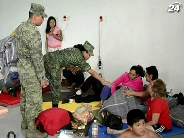 Из-за мощного шторма туристов эвакуируют из мексиканского Акапулько