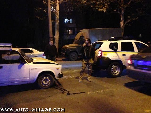 В Одессе ГАИшники на "Рено" столкнулись с ВАЗом