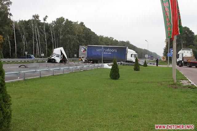 Авария на трассе Киев-Чоп: столкнулись 4 фуры (Фото)