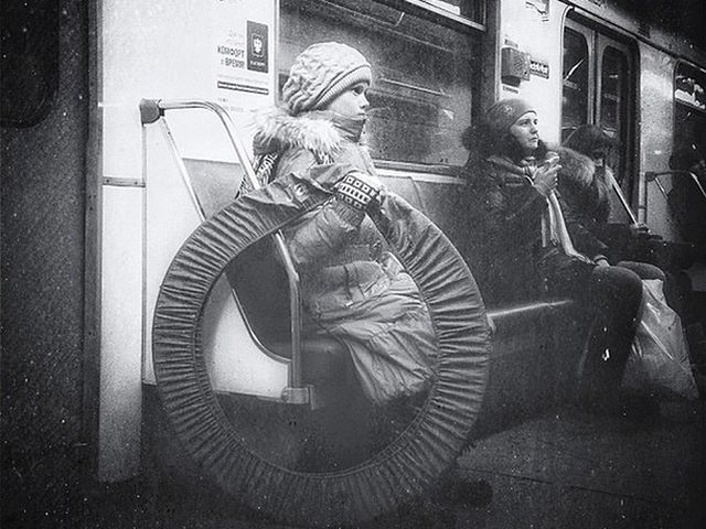 Колоритные пассажиры московского метро (Фото)