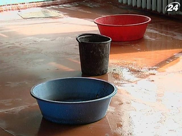 Макеевская школа в Донецкой области с зимы стоит без крыши Макеевская школа в Донецкой области с зимы стоит без крыши