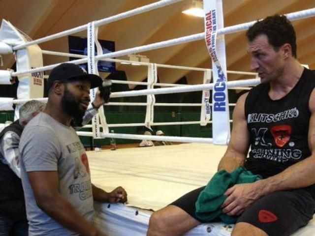 Кличко потренировался под прицелами фотокамер Кличко потренировался под прицелами фотокамер