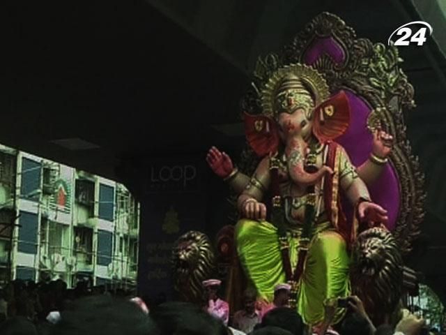 В Індії відсвяткували день народження бога удачі й мудрості В Індії відсвяткували день народження бога удачі й мудрості