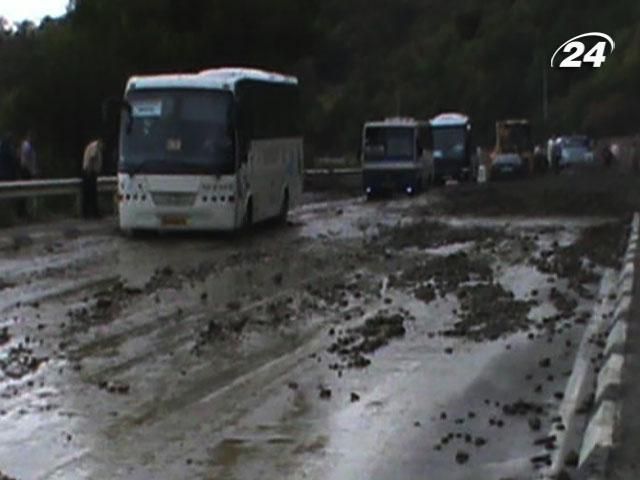 На автотрассу Ялта-Севастополь сошел селевой поток