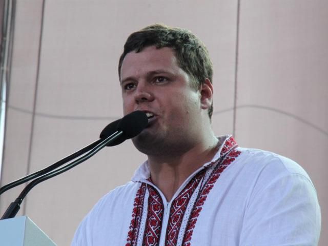 Свободовец прямо в Раде назвал коммунистов красными уродами Свободовец прямо в Раде назвал коммунистов красными уродами