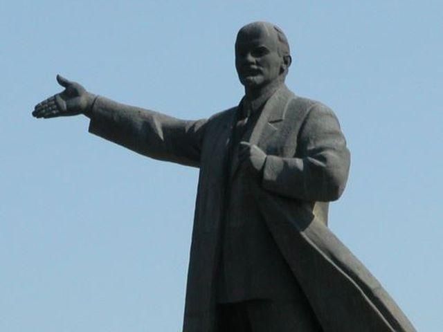 На Полтавщині міліція затримала руйнівників Леніна На Полтавщині міліція затримала руйнівників Леніна