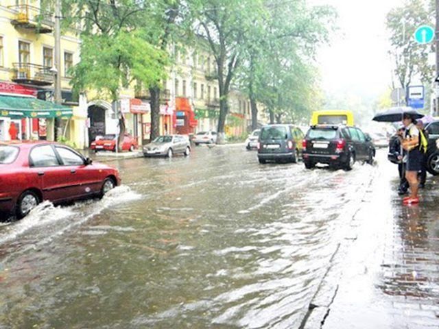 В Україні оголосили штормове попередження, у Карпатах очікують сніг