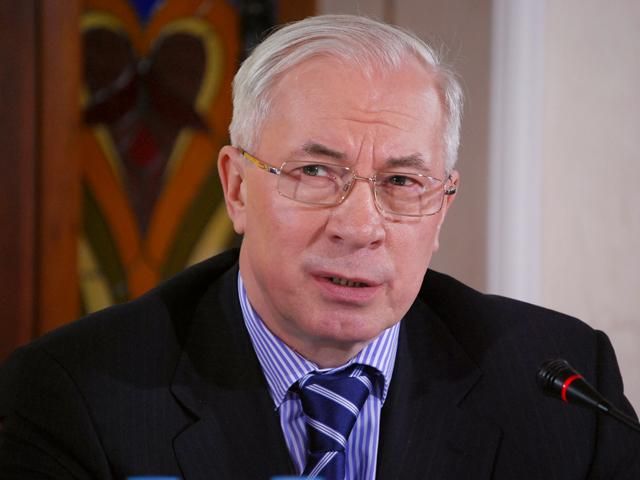 Азаров заборгував майже мільярд на соцвиплати Азаров заборгував майже мільярд на соцвиплати