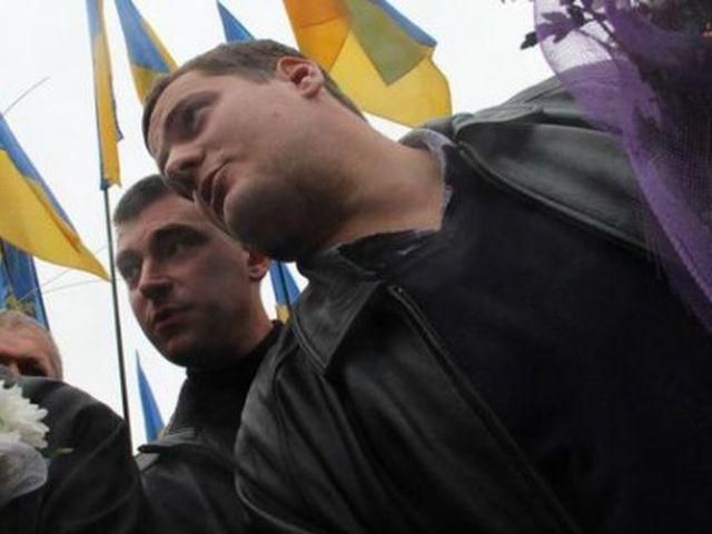 У одного із свободівців, затриманих за руйнування Леніна, — серцевий напад У одного із свободівців, затриманих за руйнування Леніна, — серцевий напад