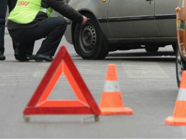 Во Львове водитель умер за рулем и протаранил маршрутку